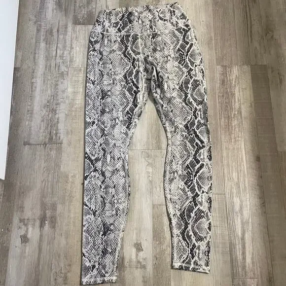 Alo yoga snakeskin legging size large - Picture 9 of 13